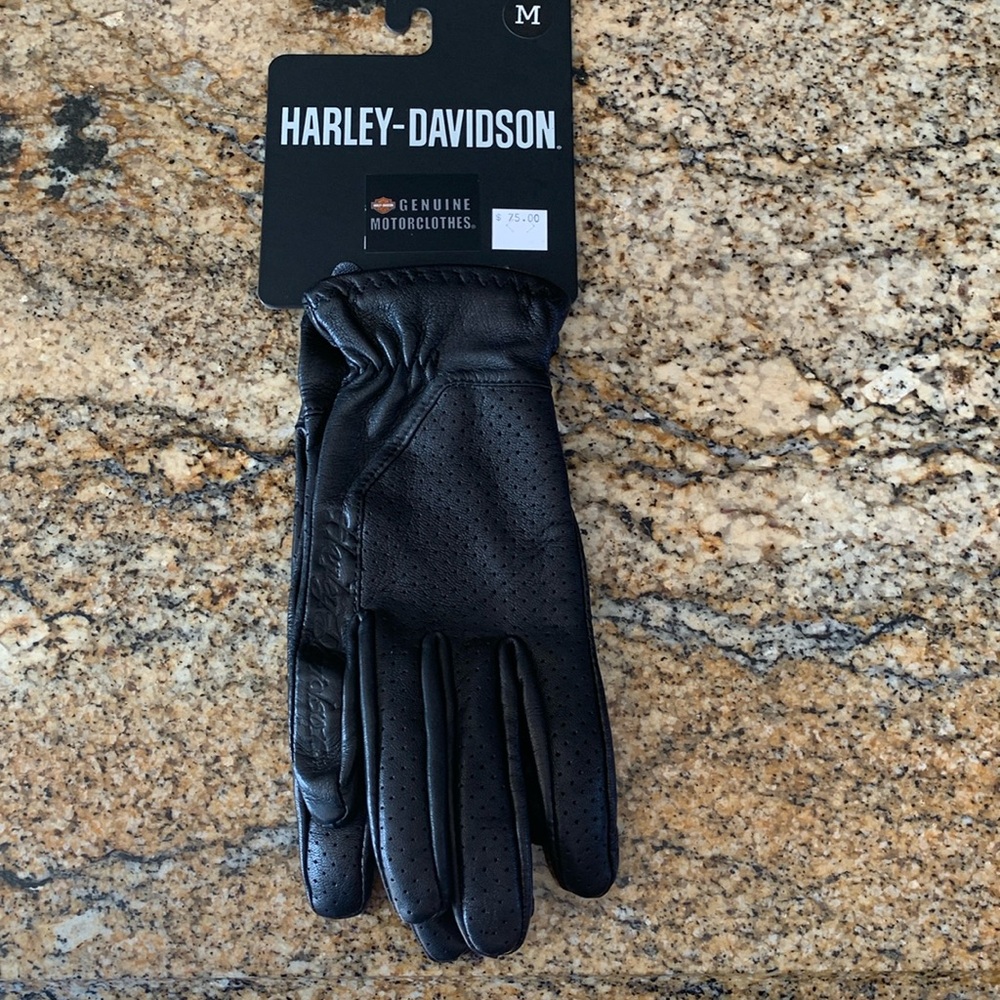 Ladies Harley Davidson black leather riding gloves size Medium.